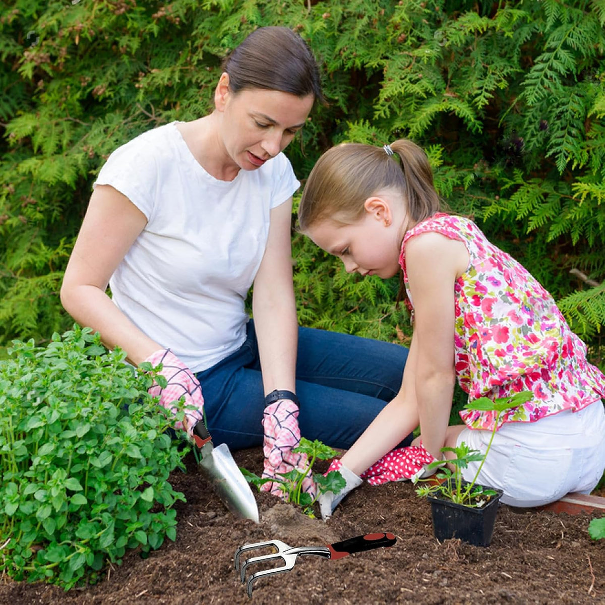 Garden Tool Set, 3 Piece Gardening Tools Includes Garden Trowel, Transplant Trowel and Hand Rake with Non-Slip Ergonomic Handle, Heavy Duty Garden Kit for Planting, Garden Gifts, Red